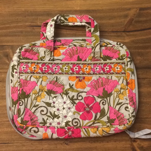 Vera Bradley Handbags - Vera Bradley "Good Book" cover in Tea Garden